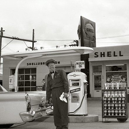 ‘Photography versus the pest’: Shell chemicals, mass media and pesticides in post-war Britain